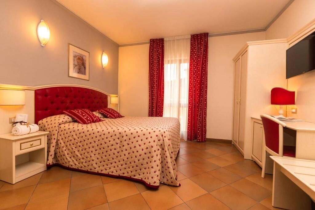 Classic-Doppel- oder -Zweibettzimmer, Flussblick | Schreibtisch, schallisolierte Zimmer, Bügeleisen/Bügelbrett