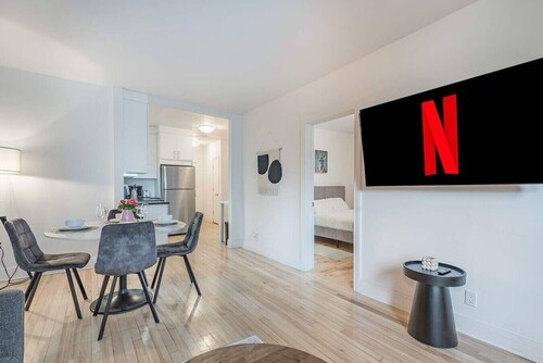 Cozy 3BR in Downtown | Free Parking | A/C