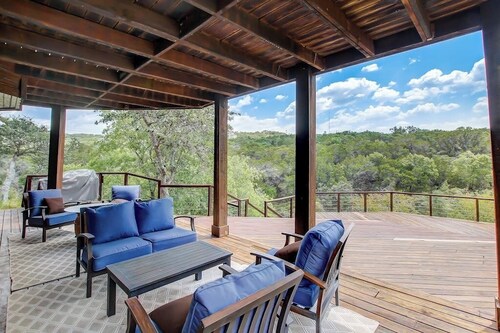 Countryside 3-story home with game room, WFH office & guest house with kitchen