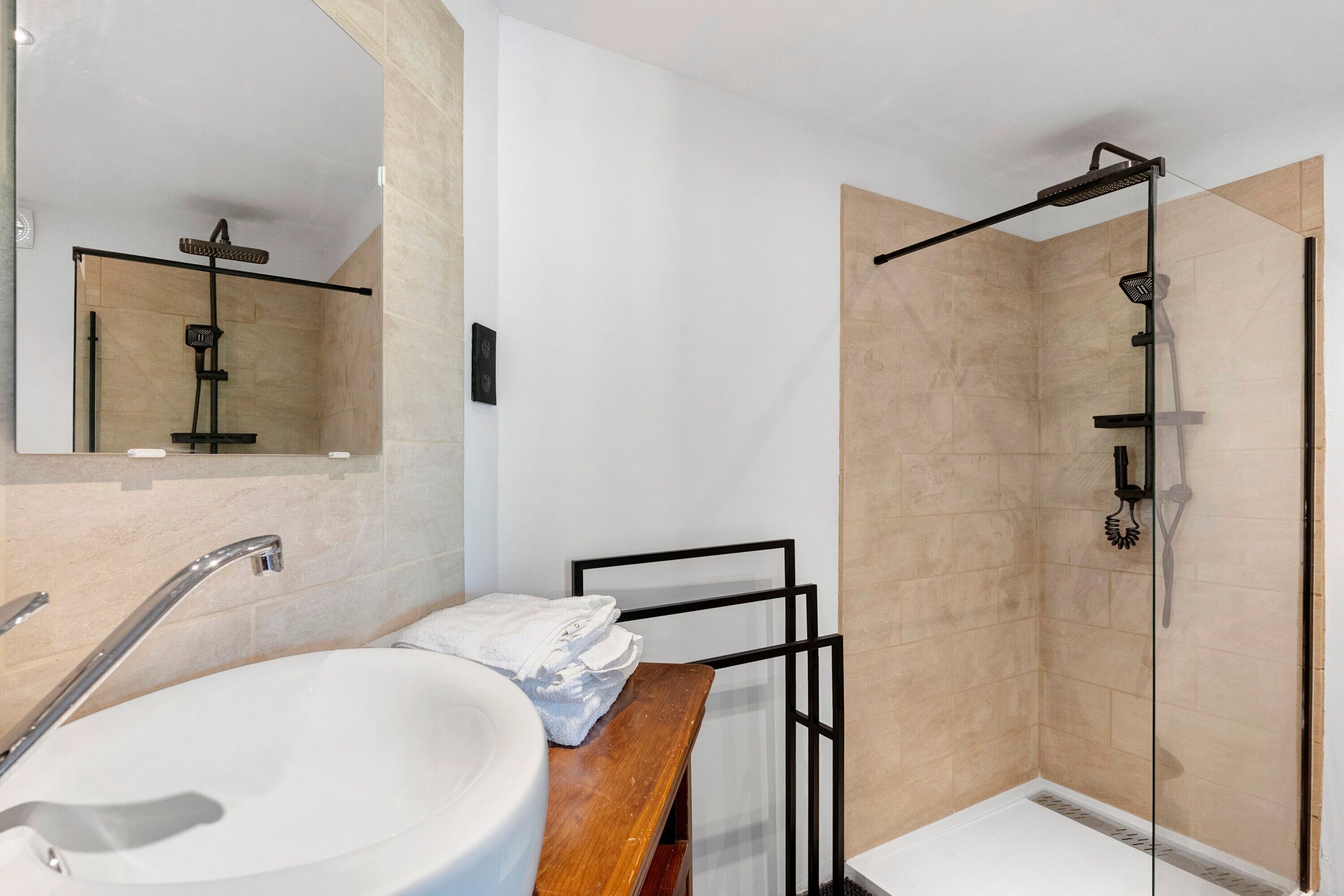 Shower, towels