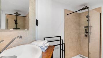 Shower, towels