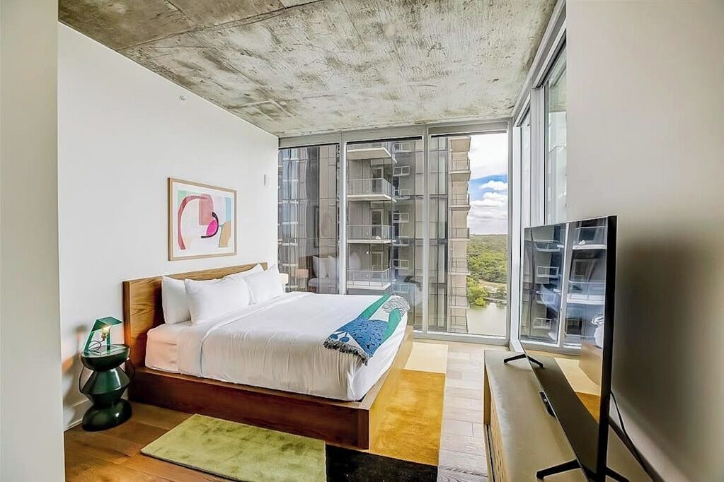 2 bedrooms, desk, iron/ironing board, WiFi (free)