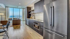 Refrigerador, microondas, horno y parrilla de estufa 