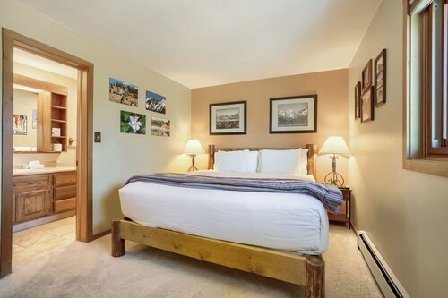 Condo With 2bd/2ba in Wildernest! Clubhouse With Indoor Pool & Hot Tubs!