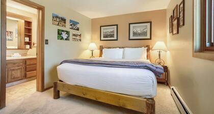 Condo With 2bd/2ba in Wildernest! Clubhouse With Indoor Pool & Hot Tubs!