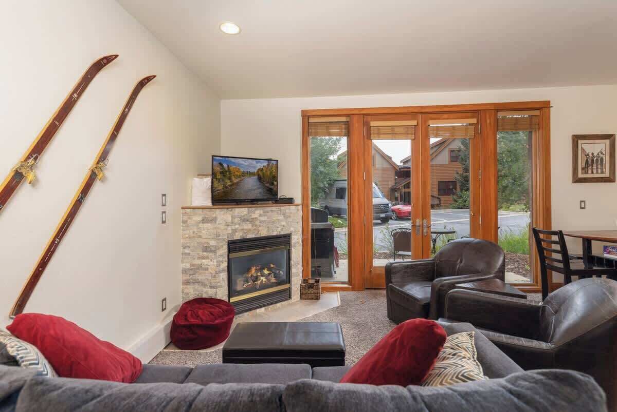 Condo, Multiple Beds, Mountain View (A-K-CH-AG301) | Living area | Fireplace