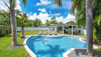 Outdoor pool, sun loungers