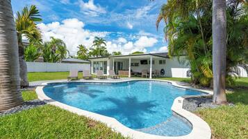 Outdoor pool, sun loungers
