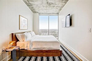 1 bedroom, iron/ironing board, free WiFi, bed sheets - Austin city sunrise-view condo Rainey Street - rooftop pool & gym - dogs OK (Austin)