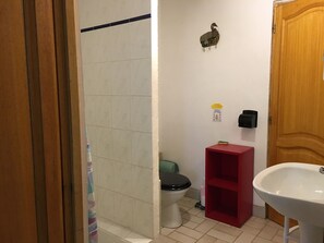 Bathroom - Vrbo Property (Carlucet)