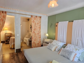 Room - Gîte “À l’Ombre des Tilleuls” with Private Garden and Wi-Fi, Sleeps 2–4 (Darbonnay)