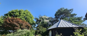 Exterior - Gîte “À l’Ombre des Tilleuls” with Private Garden and Wi-Fi, Sleeps 2–4 (Darbonnay)