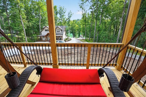Brand NEW Guest Cabin on deep water cove on Beautiful Lake Keowee in West Union.
