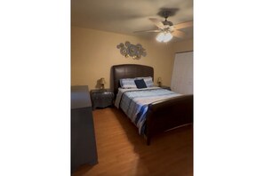 1 habitación, tabla de planchar con plancha, internet y ropa de cama 