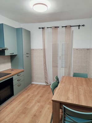 Private kitchen - Casa Yos, 2nd Floor Penthouse. 3 bedrooms for 5 guests (Vallerano)