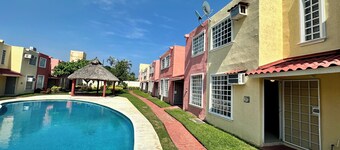 3-bedroom house in safe condo with pool and sun lounger