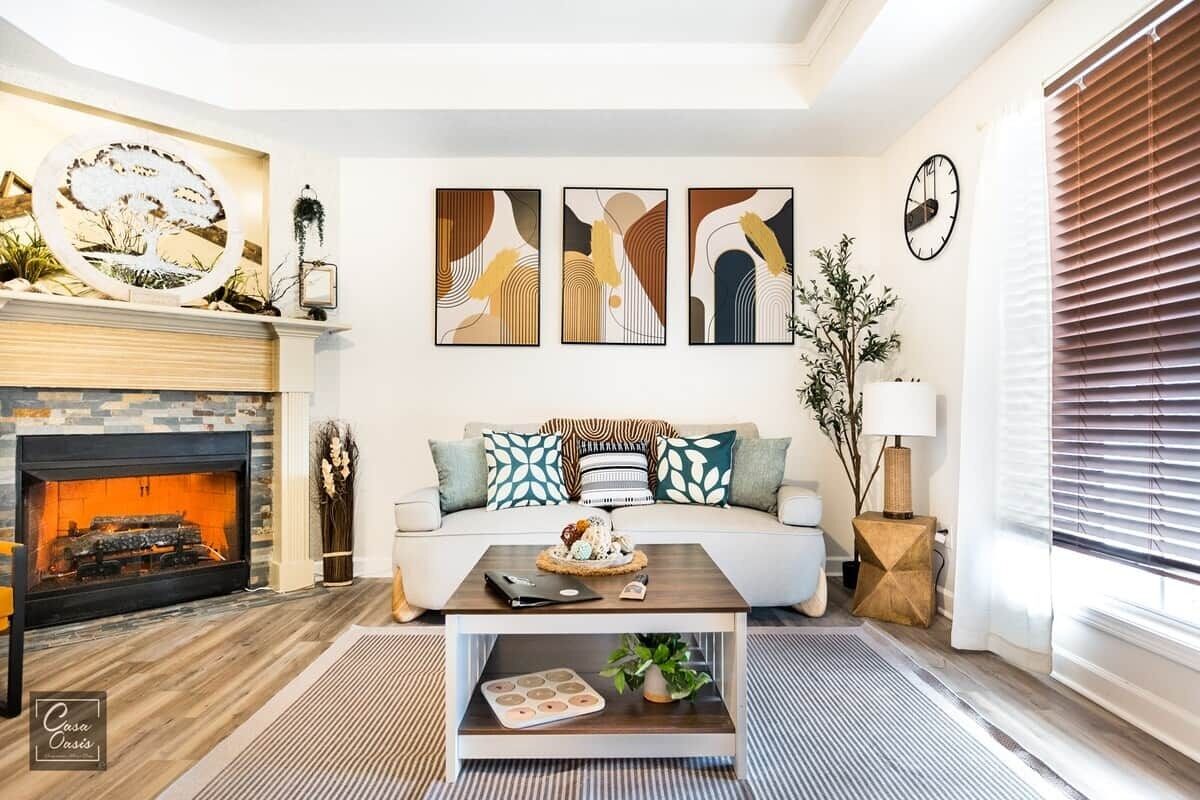 TV, fireplace