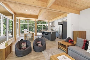 Fernseher, Kamin, Stereoanlage, Arbeitsbereiche