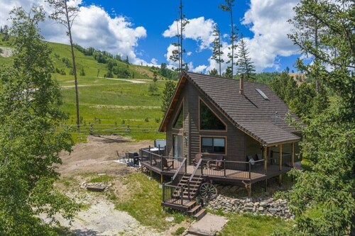 Elk Pointe Chalet- Hot Tub and Views!