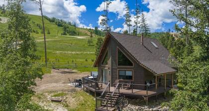 Elk Pointe Chalet- Hot Tub and Views!