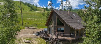 Elk Pointe Chalet- Hot Tub and Views!