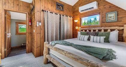 Elk Pointe Chalet- Hot Tub and Views!