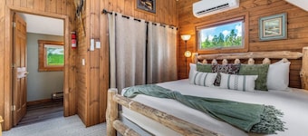 Elk Pointe Chalet- Hot Tub and Views!