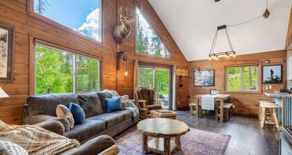 Elk Pointe Chalet- Hot Tub and Views!