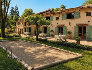 Outdoor dining - Le Moulin des Ludes - River, Forest, and Pool (Marçay)