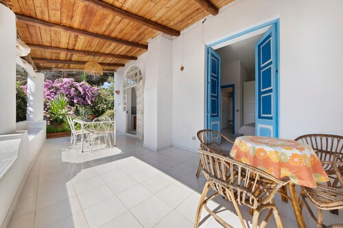 Apartment 'Quadara - Il Nido' with Sea View, Private Terrace and Shared Garden