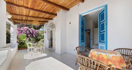 Apartment 'Quadara - Il Nido' with Sea View, Private Terrace and Shared Garden