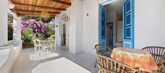 Apartment 'Quadara - Il Nido' with Sea View, Private Terrace and Shared Garden