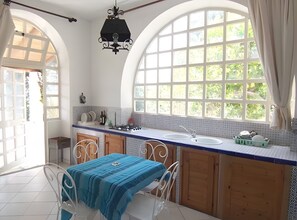 Fridge, stovetop, cookware/dishes/utensils - Apartment 'Quadara - Il Nido' with Sea View, Private Terrace and Shared Garden (Lingua)