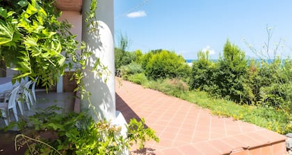 Apartment 'Quadara - Sul Rifugio' with Sea View, Private Terrace and Shared Garden