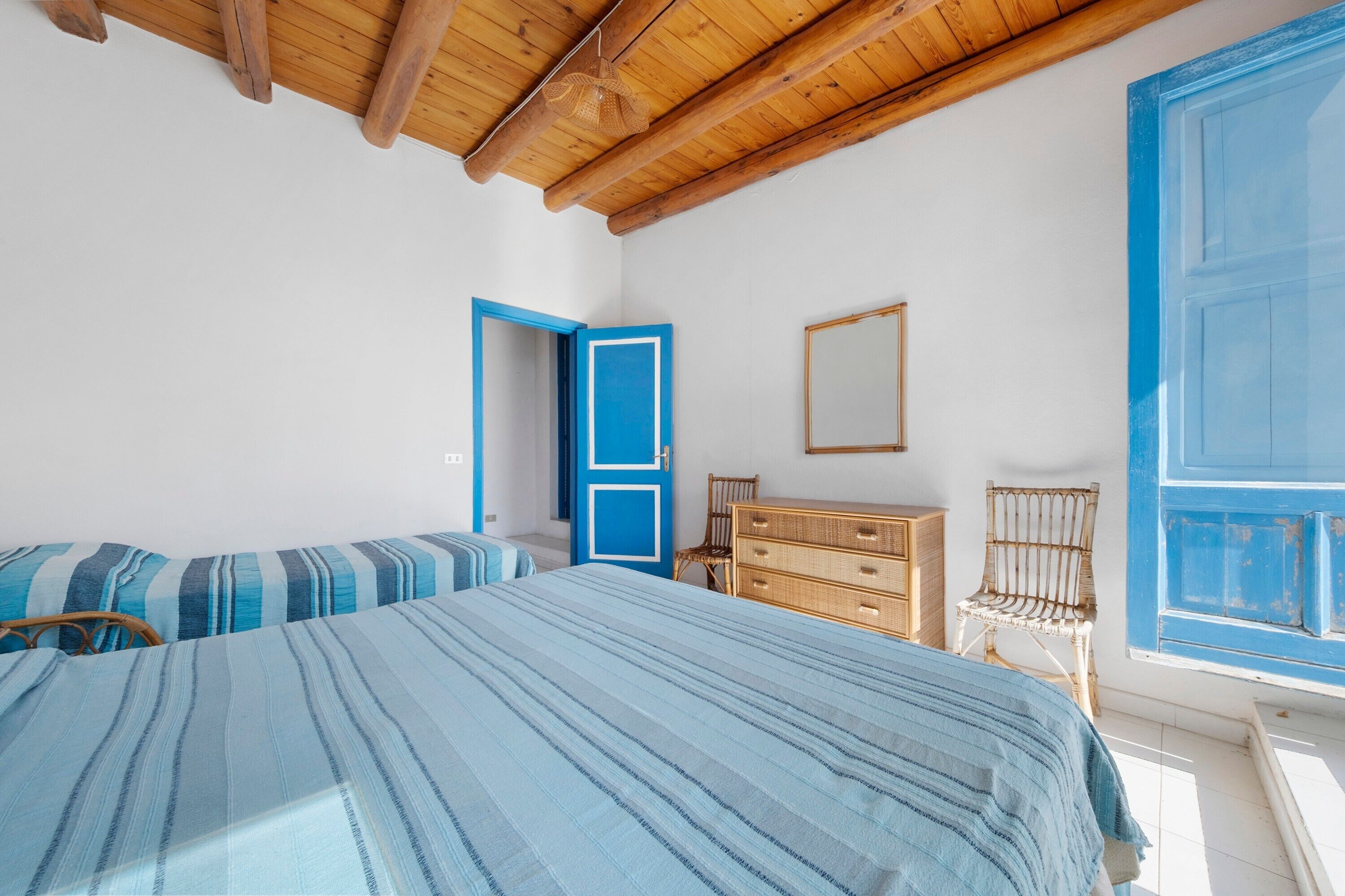 2 bedrooms, bed sheets