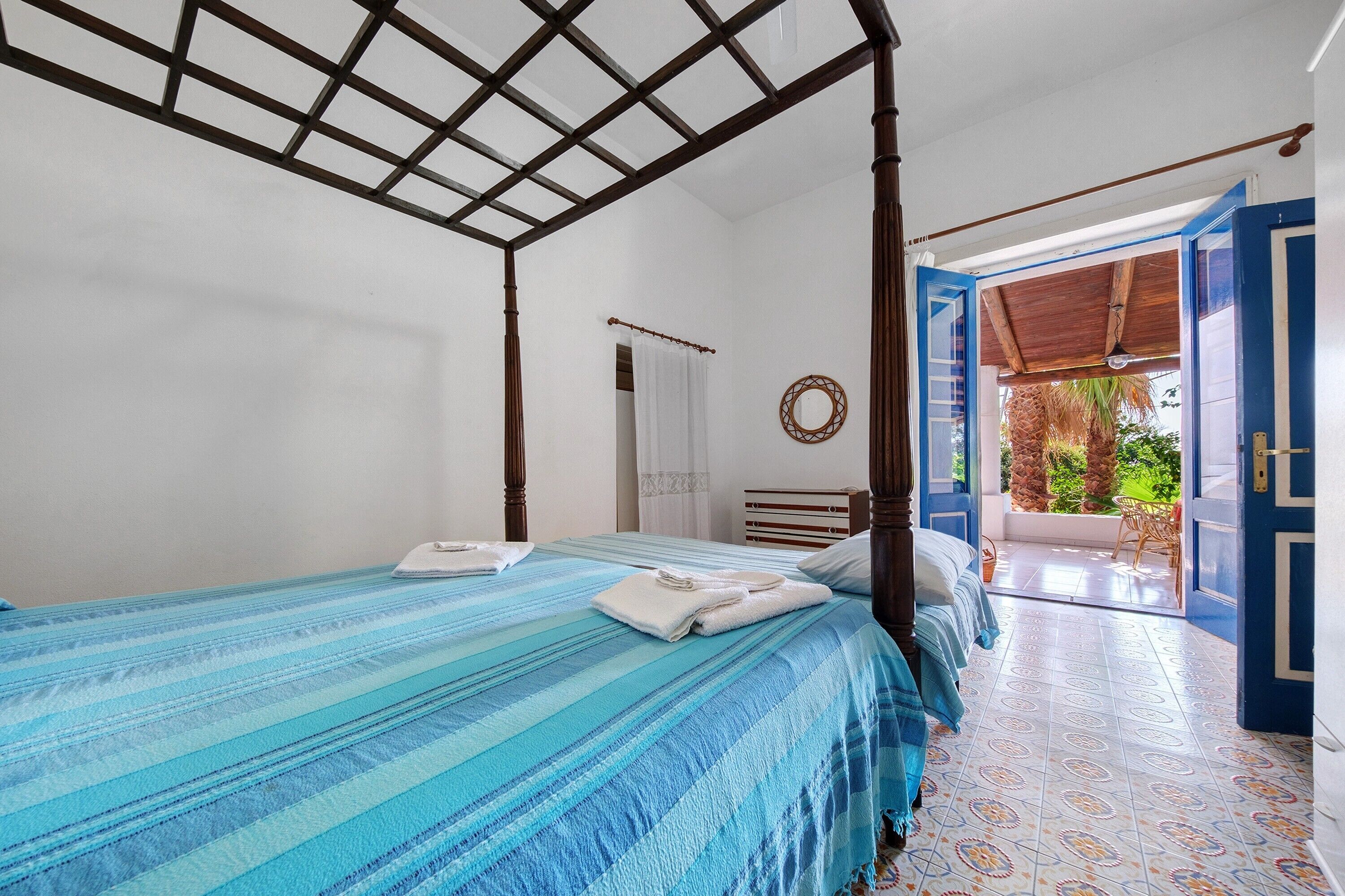 2 bedrooms, bed sheets