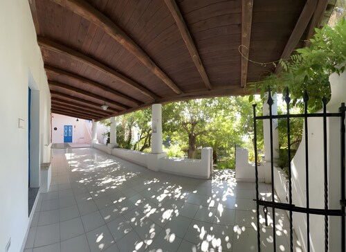 Apartment 'Quadara - Il Rifugio' with Sea View, Private Terrace and Shared Garden