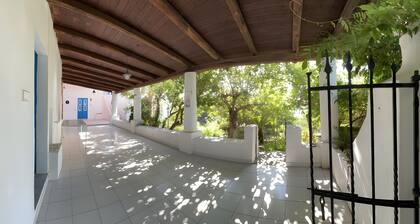 Apartment 'Quadara - Il Rifugio' with Sea View, Private Terrace and Shared Garden