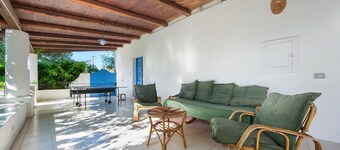Apartment 'Quadara - Il Rifugio' with Sea View, Private Terrace and Shared Garden