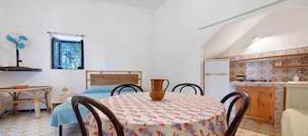 Apartment 'Quadara - Il Rifugio' with Sea View, Private Terrace and Shared Garden