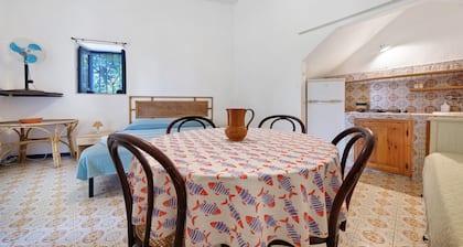 Apartment 'Quadara - Il Rifugio' with Sea View, Private Terrace and Shared Garden