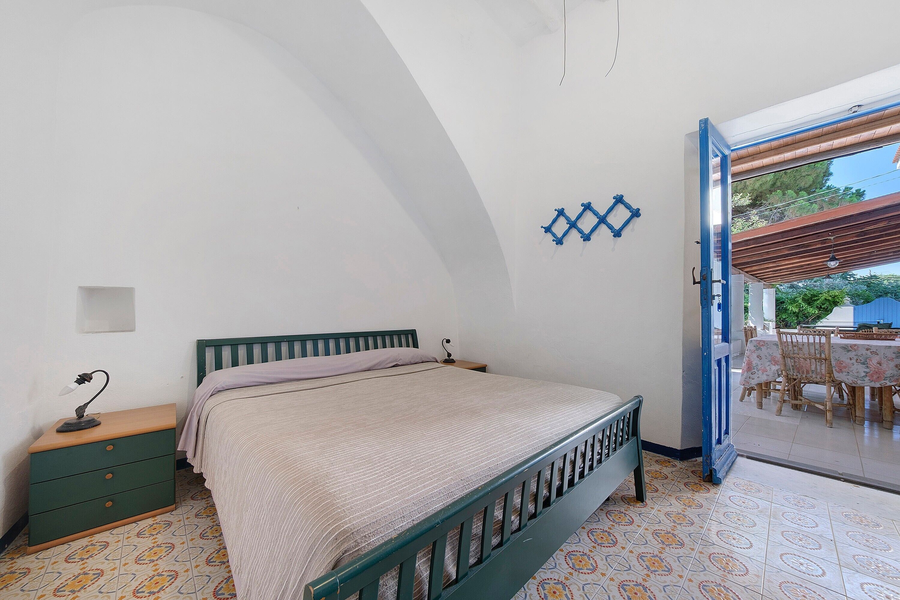 2 bedrooms, bed sheets