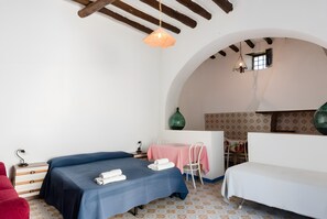 Room - Apartment 'Quadara - Il Palmento' with Sea View, Private Terrace, and Shared Garden (Lingua)