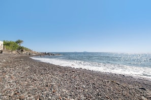 Beach - Apartment 'Quadara - Il Palmento' with Sea View, Private Terrace, and Shared Garden (Lingua)