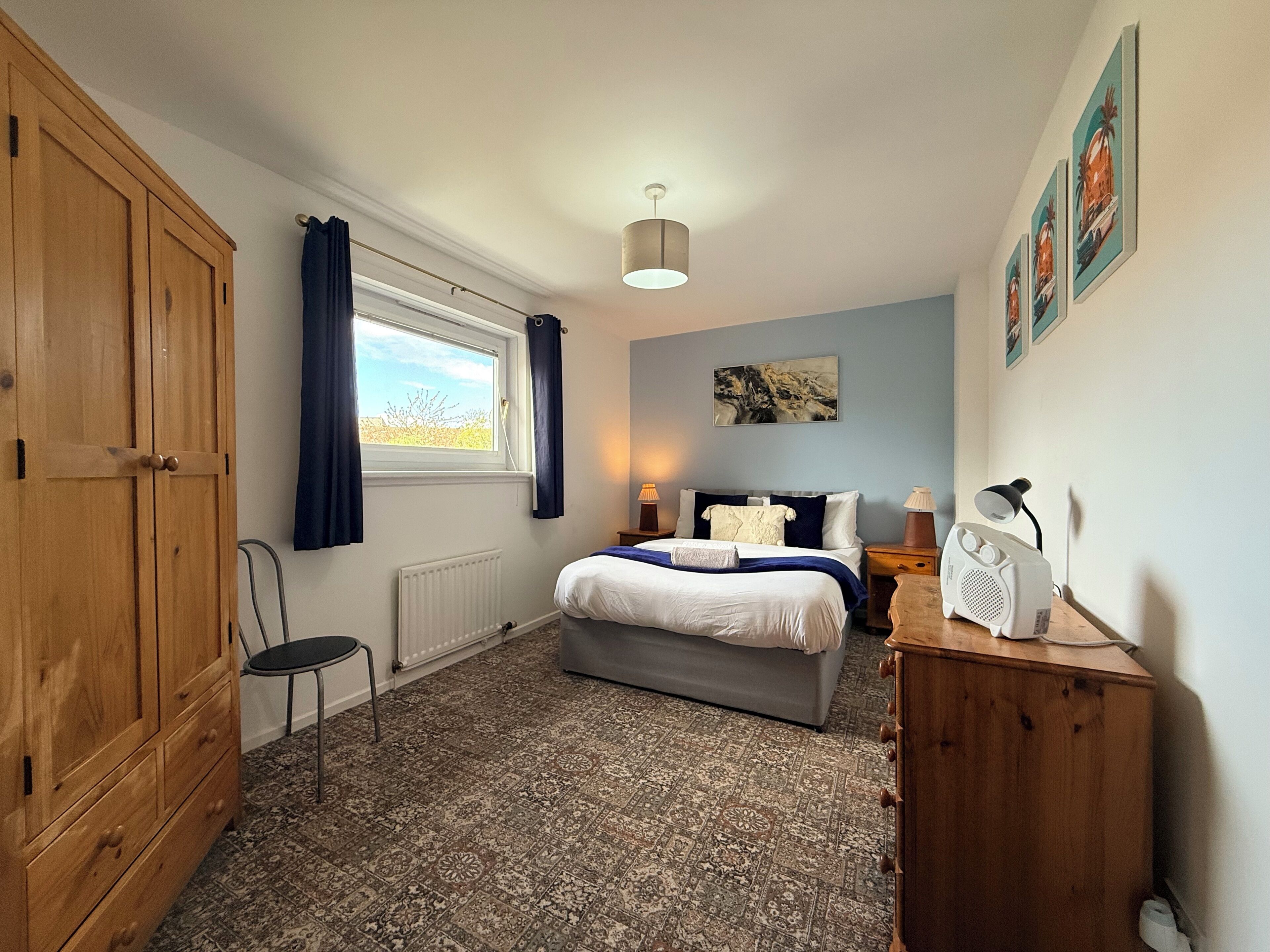 5 bedrooms, iron/ironing board, WiFi, bed sheets