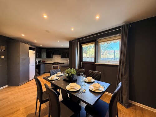 5-Beds, 2 Baths, near Portobello beach, Sleeps 10