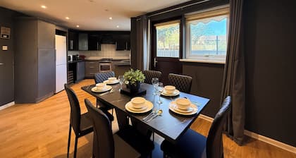 5-Beds, 2 Baths, near Portobello beach, Sleeps 10