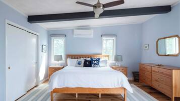 Iron/ironing board, travel crib, WiFi, bed sheets