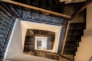 Interior - Descrizione (Palermo)
