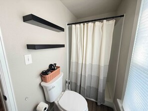 Shower, hair dryer, towels, shampoo - Downtown Loveland Home Base | King Bed (Loveland)